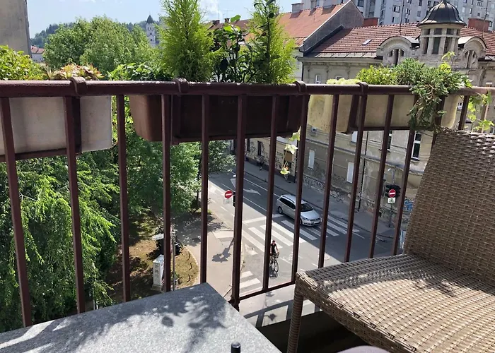 Roseman - Small Open Flat In The City Centre Lublana